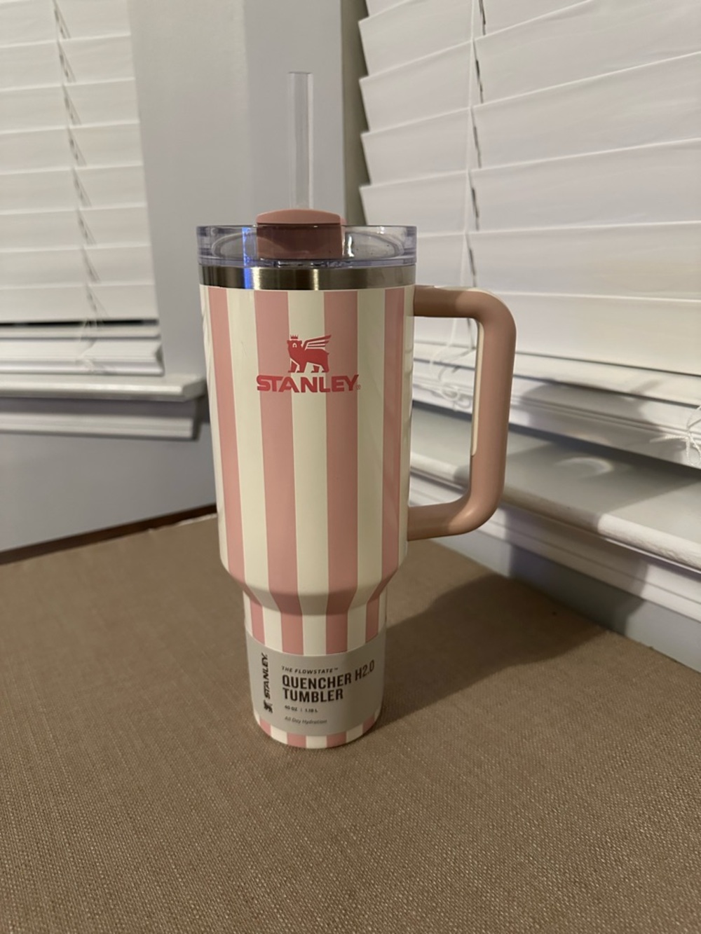 Stanley Quencher H2.0 FlowState Tumbler 40oz Peach Whip Cabana Gloss Pink